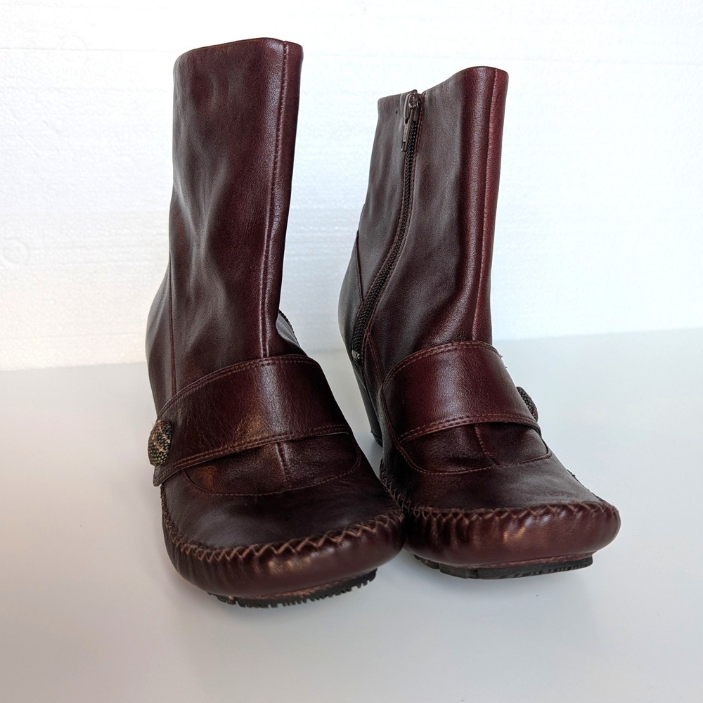 Indigo by Clarks Women Ankle Boots Burgundy Leather Whipstitch Button Heel 8.5 - Picture 3 of 10